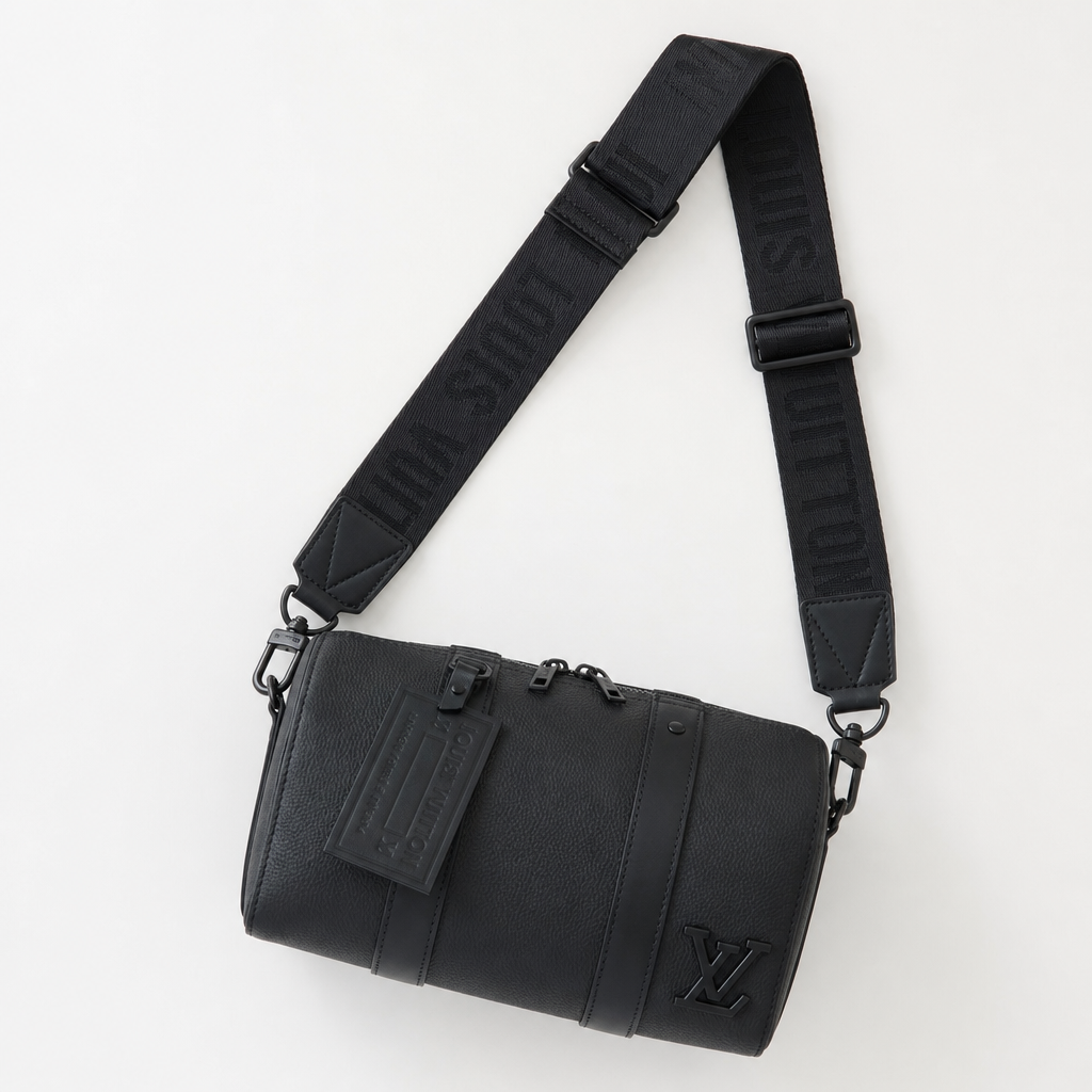 Black Leather Crossbody Bag with Tassel — detail