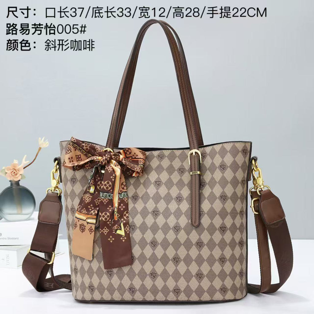 Capacious shoulder bag, one-shoulder bag