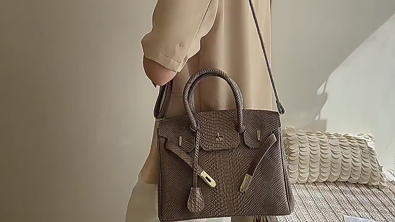 Women's Retro Quilted Flap Shoulder Bag